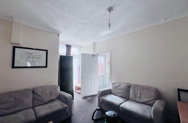 Elmsthorpe Avenue, Lenton, Nottingham - Image 3